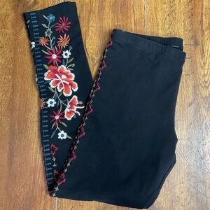 Johnny Was :   Black Leggings w/ Floral Embroidery